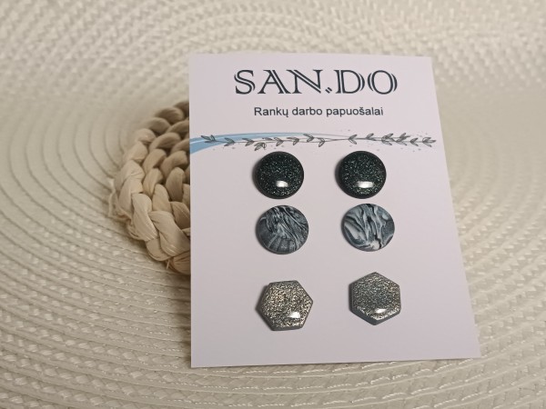 Juoda su sidabru